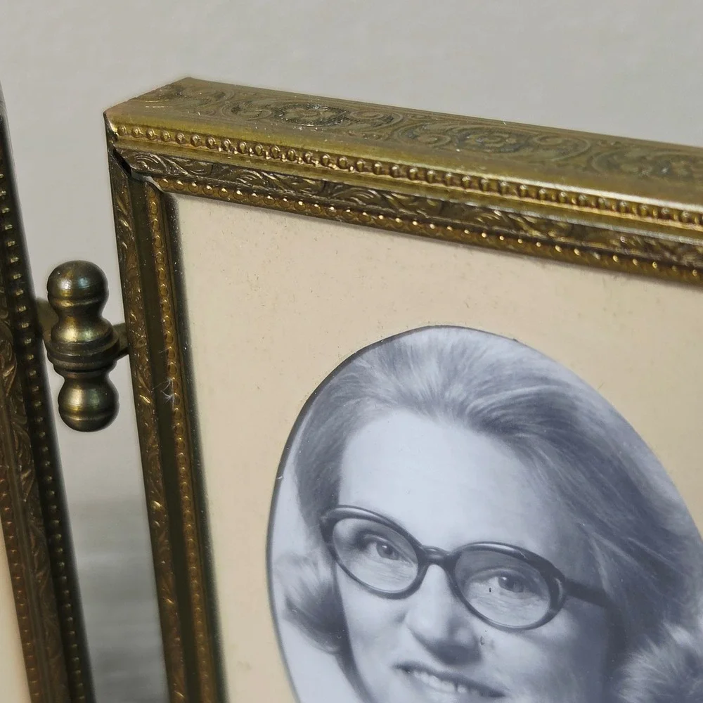 Vintage Mini Hinged Brass Double Picture Frame Bi Fold Oval Photo Desktop